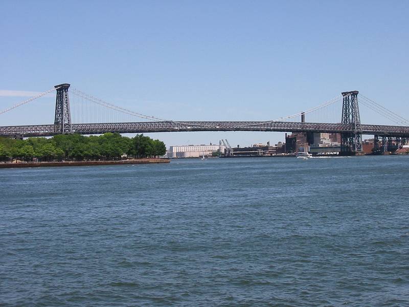 July 5, 2002 - New York, New York.<br />The Williamsburg Bridge connecting Manhattan and Brooklyn.