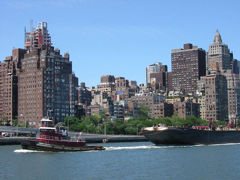July 5, 2002 - New York, New York.<br />A tug boat pulling a barge in the East River.