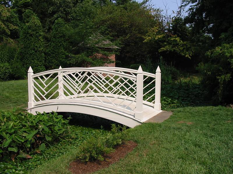 Aug 12, 2002 - Annapolis, Maryland.<br />William Paca House garden.