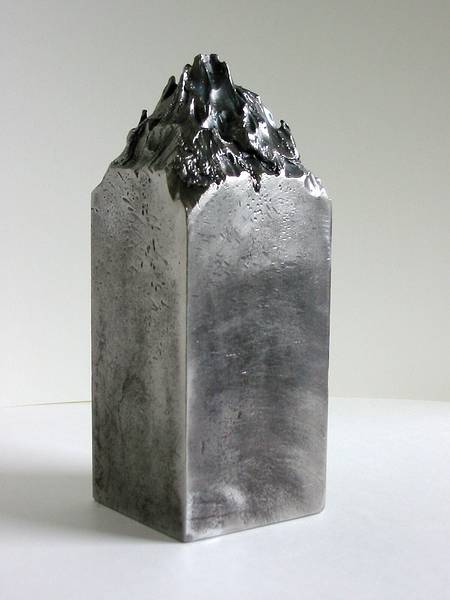 Aug 29, 2002 - Joyce's studio at 77 Elm Street, Amesbury, Massachusetts.<br />One of Joyce's sculptures, "Volatility".