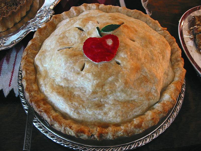 Nov. 28, 2002 - Tewksbury, Massachusetts.<br />Thanksgiving dinner at Paul and Norma's.<br />Joyce's apple pie.