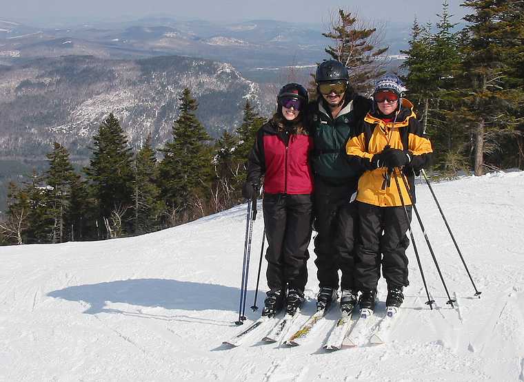 March 1, 2003 - Sunday River, Maine.<br />Holly, Cark, and Joyce atop T2 black diamond trail.