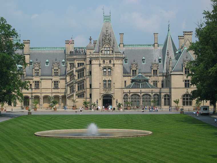 June 20, 2003 - Biltmore Estate, Asheville, North Carolina.<br />America's largest home with 250 rooms, it was built by George W. Vanderbilt in 1889-1895.