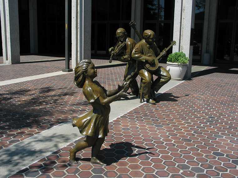 June 21, 2003 - Asheville, North Carolina.<br />On the Guilded Age trail: Appalachian Stage. Quilt and fiddle on bench and five dancers<br />and musicians mark the significance of Appalachian culture on the community.