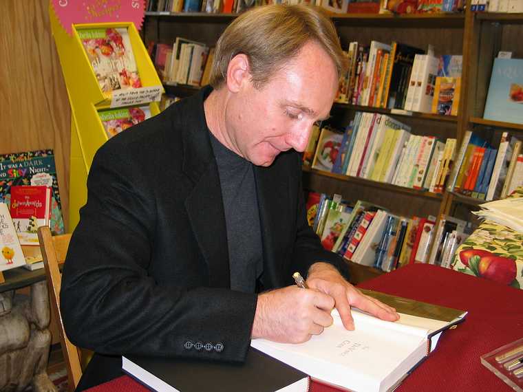 Dec 13, 2003 - Exeter, New Hampshire.<br />"Da Vinci Code" author Dan Brown at booksigning at Water Street Bookstore.