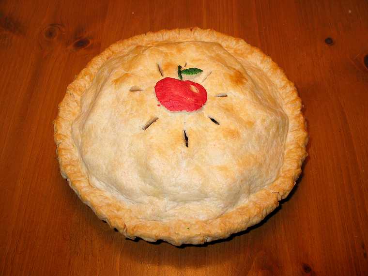 Jan 18, 2004 - Sunday River, Maine.<br />At the Cunninghams' ski lodge.<br />Joyce's apple pie.