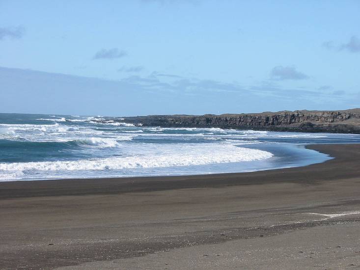 March 22, 2004 - Between Reykjanes and Hafnir on the end of Suurnes, Iceland.<br />Beach at Stra-Sandvk bay.