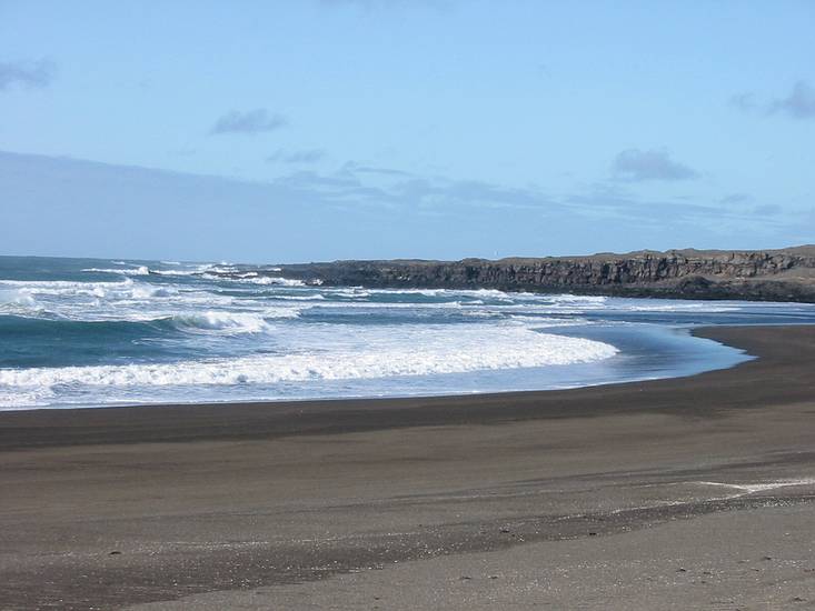 March 22, 2004 - Between Reykjanes and Hafnir on the end of Suurnes, Iceland.<br />Beach at Stra-Sandvk bay.