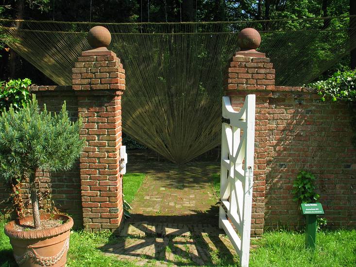 May 22, 2004 - Evergreen House, Baltimore, Maryland.<br />Sylvia Benitez, "Sleeping Beaty", 2004;<br />baling twine, wire, metal, and vine; 16' x 30' x 5'.
