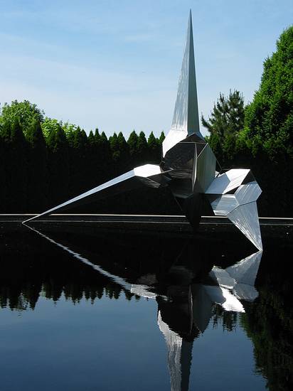 May 25, 2004 - Grounds for Sculpture, Hamilton, New Jersey.<br />Bruce Beasley, "Dorion", 1986.