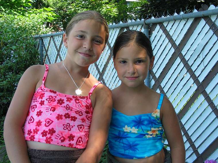 August 2, 2004 - Lawrence, Massachusetts.<br />Family get-together to see Melody, who was visiting from California.<br />Sisters Marissa and Arianna.