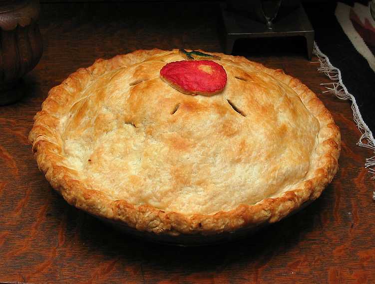 Nov. 25, 2004 - Tewksbury, Massachusetts.<br />Thanksgiving dinner at Paul and Norma's.<br />Joyce's apple pie.