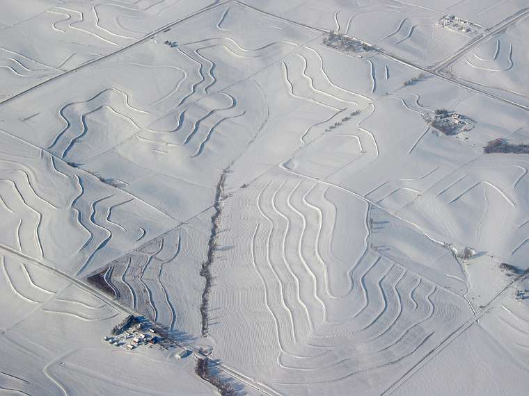 Jan. 6, 2005 - Above Iowa.<br />Flight from Chicago to Oakland via Omaha and Las Vegas.<br />Terraced fields.