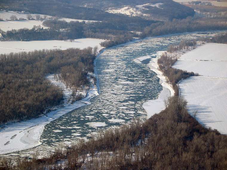 Jan. 6, 2004 - On border between Iowa and Nebraska.<br />Flight from Chicago to Oakland via Omaha and Las Vegas.<br />The Missouri River at Omaha, Nebraska.