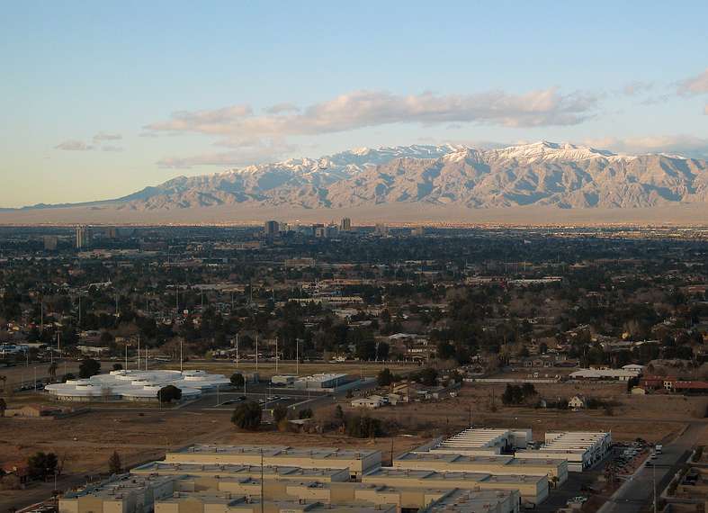 Jan. 6, 2005 - Las Vegas, Nevada.<br />Flight from Chicago to Oakland via Omaha and Las Vegas.