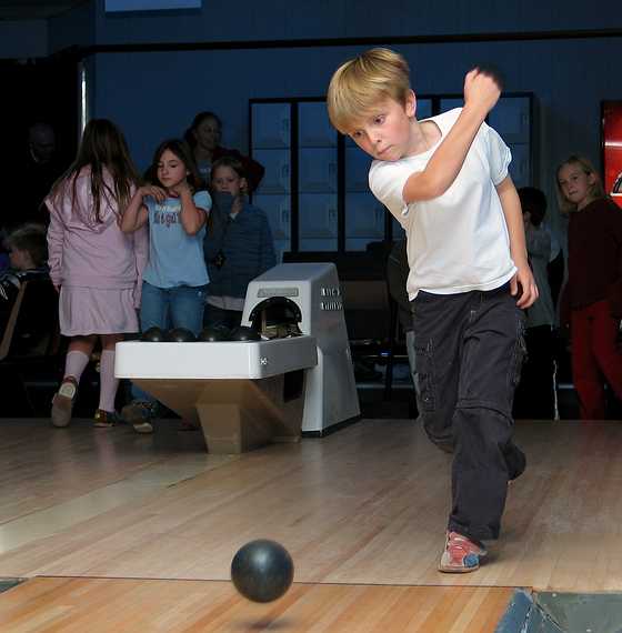 John.<br />Arianna's 8th birthday party.<br />November 5, 2005 - Leo's Super Bowl, Amesbury, Massachusetts.