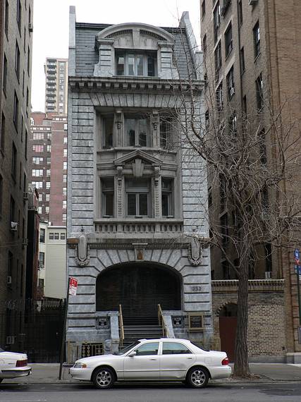 Along West End Avenue, somewhere around 70th Street.<br />Dec. 31, 2005 - New York, New York.
