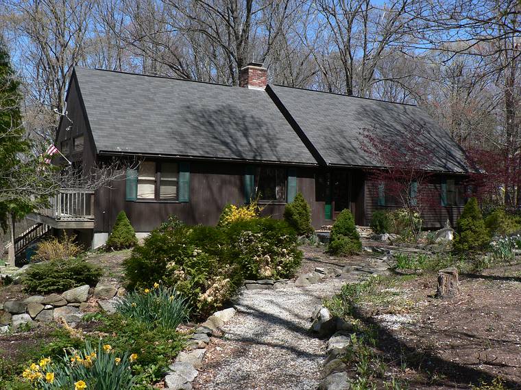 April 29, 2006 - Mendon, Massachusetts.<br />Carl's, Holly's, and Miranda's new home.