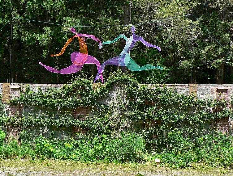 June 12, 2006 - Maudlay State Park, Newburyport, Massachusetts.<br />Outdoor Sculpture - Movement.<br />Nancy Sander, "Mimic", pvc, wire mesh, fabric, steel rods.