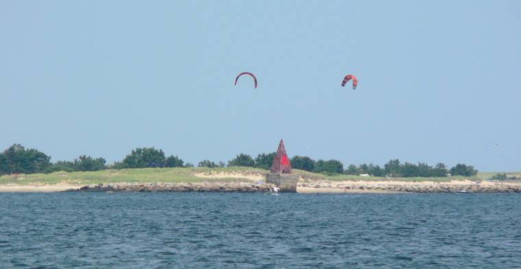 July 10, 2006 - Newburyport, Massachusetts.<br />A 45-min. narrated harbor cruise.<br />Kite flyers in the Salisbury side of the river.