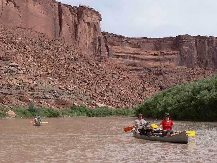 August 12, 2006 - Day 1 on the Green River, Utah.<br />Heather and Brad, followed by Sati and Melody.