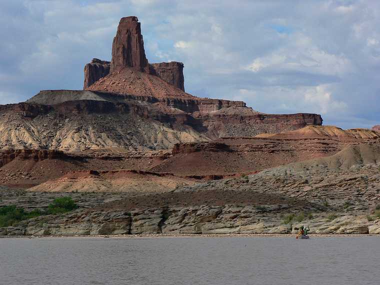 August 13, 2006 - Day 2 on the Green River, Utah.<br />Melody and Sati.