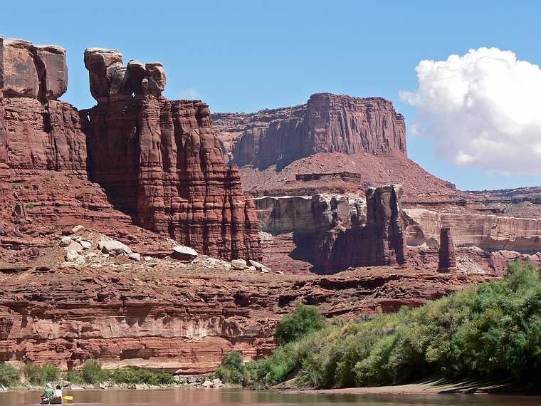 August 13, 2006 - Day 2 on the Green River, Utah.<br />Melody and Sati dwarfted by the landscape.