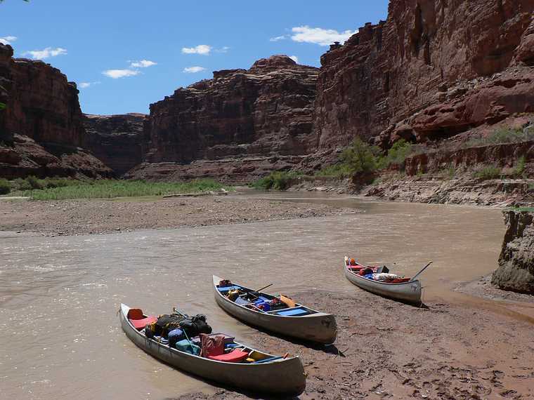 August 14, 2006 - Day 3 on the Green River, Utah.<br />Lunch stop, and we did get unstuck from the mud.