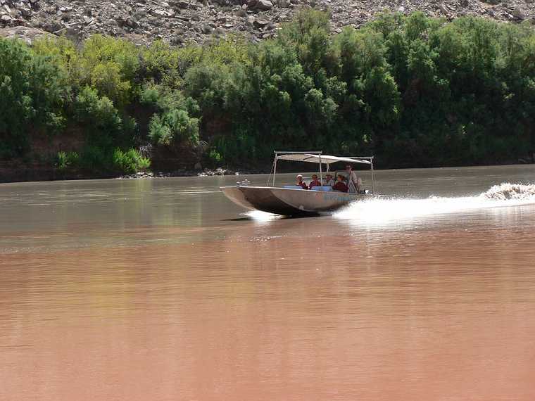 August 16, 2006 - Day 5, now on the Colorado River, Utah.<br />Our ride back to Moab.