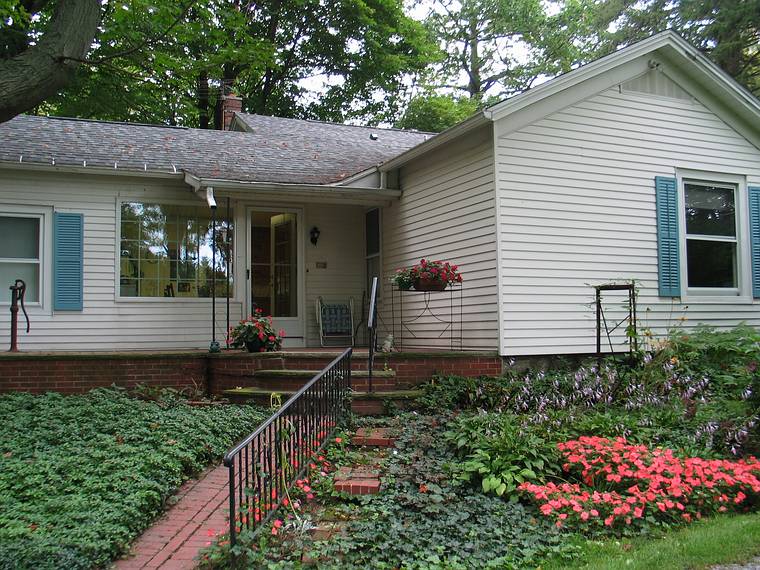 Sept. 16, 2006 - Eden, New York.<br />Joanne Landers Henry's house.
