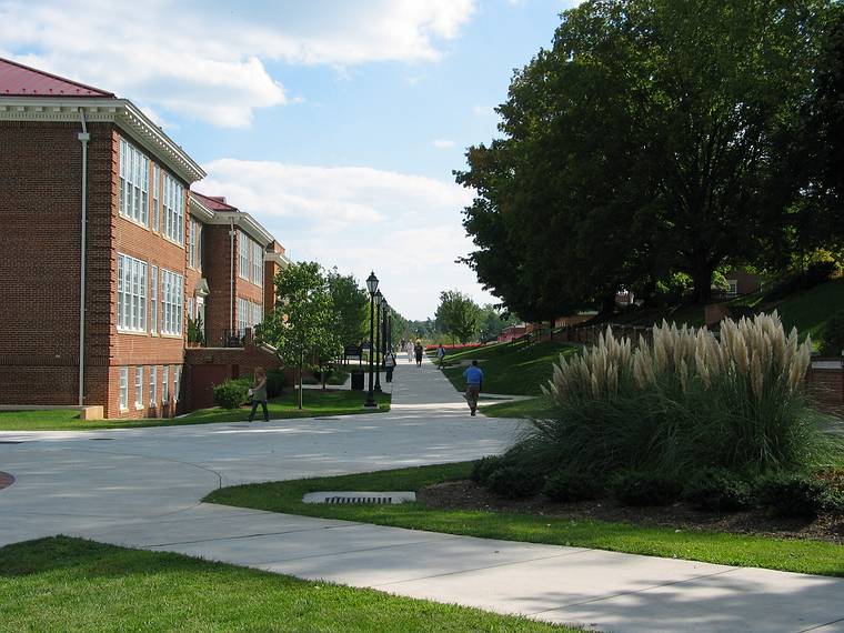Sept. 20, 2006 - Longwood University, Farmville, Virginia.<br />Brock Commons, the main walk on campus.