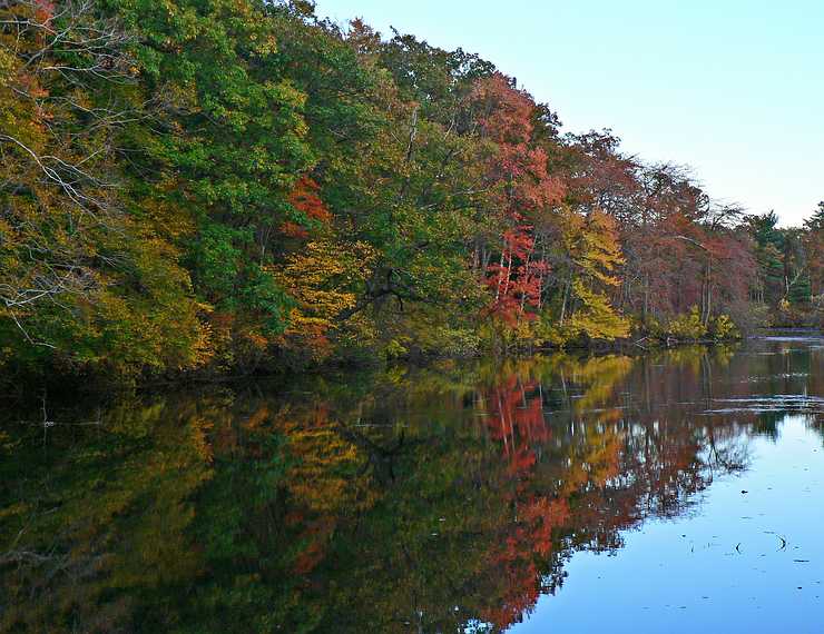 Oct. 13, 2006 - Maudslay State Park, Newburyport, Massachusetts.<br />The Artichoke River above Curzon's Mill.