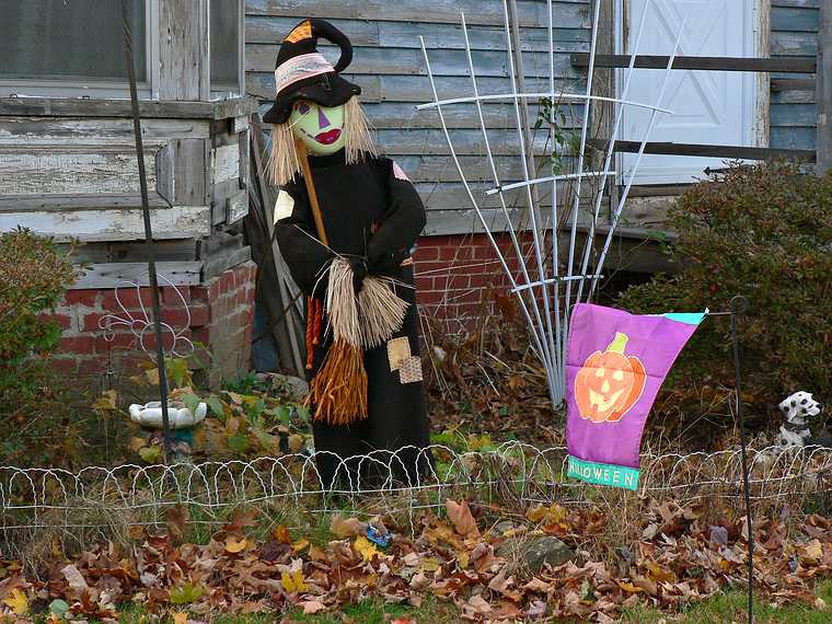 October 25, 2006 - Merrimac, Massachusetts.<br />Halloween decorations in the neighborhood.