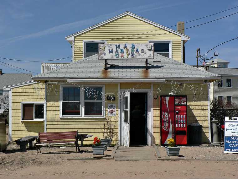 April 21, 2007 - North end of Plum Island.<br />Mad Martha's Cafe, a great breakfast and lunch place.<br />We have not yet tried it for dinner on a weekend evening.