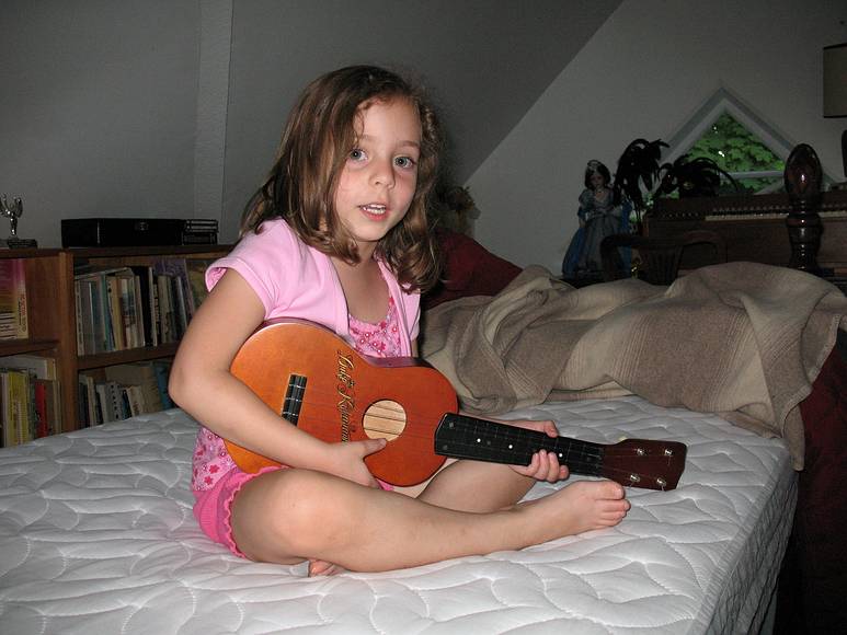 June 10, 2007 - Merrimac, Massachusetts.<br />Carl's and Egils' birthday celebration.<br />Miranda singing a song (of her own).