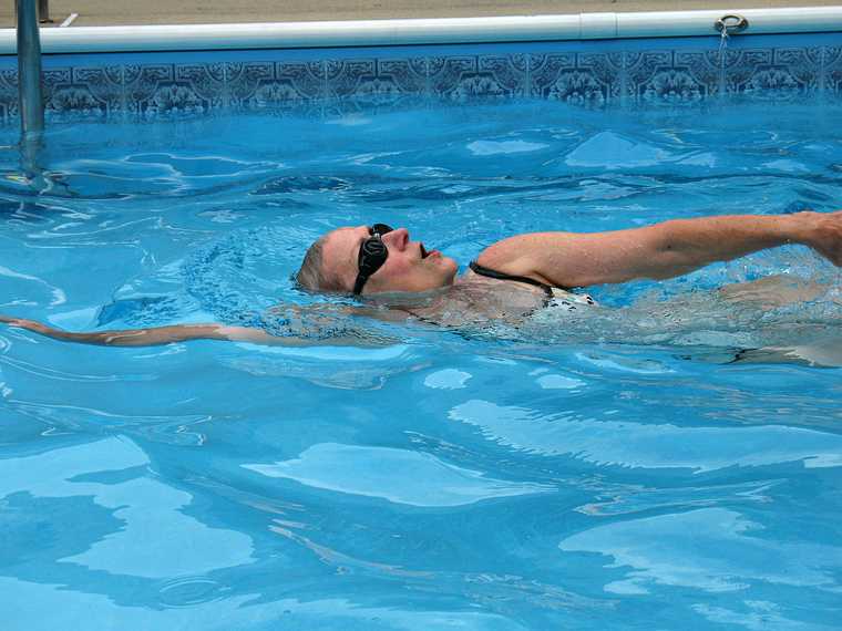 July 11, 2007 - Lawrence, Massachusetts.<br />Baiba and Ronnie visiting Marie's resort.<br />Baiba doing laps.