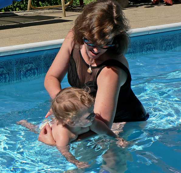 July 22, 2007 - Lawrence, Massachusetts.<br />At Marie's pool to celebrate Holly's birthday.<br />Now it's Holly's turn to play with Matthew.