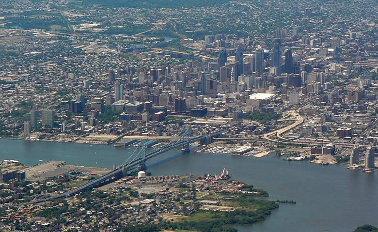 August 11, 2007 - Philadelphia, Pennsylvania.<br />The bridge is the Benjamin Franklin Bridge over the Delaware River.<br />On Southwest Airlines flight from Manchester, NH to Oakland, CA.