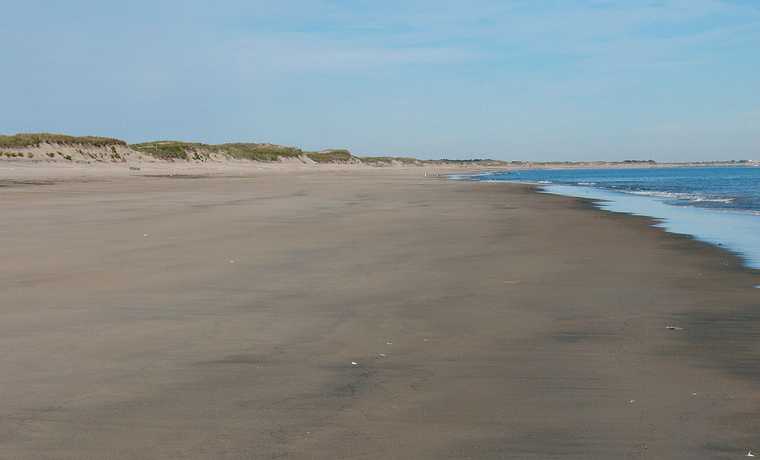 October 17, 2007 - Parker River National Wildlife Refuge, Plum Island, Massachusetts.<br />Beach looking north off parking lot # 6.