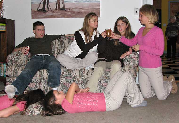 Nov. 22, 2007 - Thanksgiving dinner at Paul and Norma's, Tewksbury, Massachusetts.<br />Laura, Arianna, and Sarah (kneeling) on the floor, Brandon, Priscilla, and Marissa on the couch.