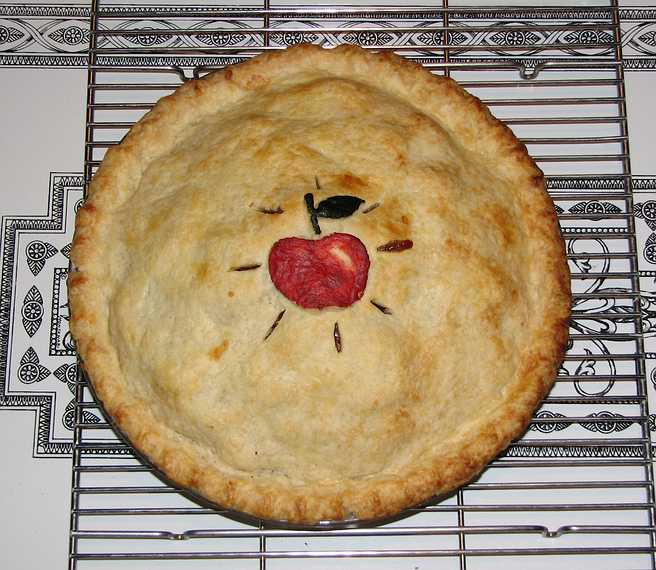 Nov. 22, 2007 - Thanksgiving dinner at Paul and Norma's, Tewksbury, Massachusetts.<br />Joyce's apple pie cooling on the rack.