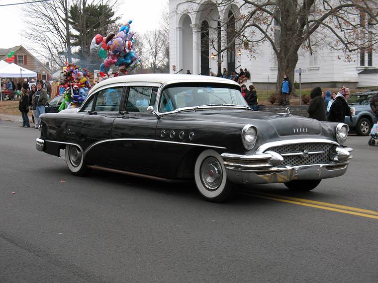 Dec. 2, 2007 - Santa Parade, Merrimac, Massachusetts.<br />1955 Buick.