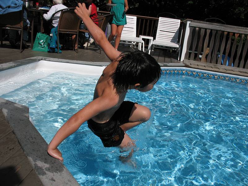Sept. 20, 2008 - At Tom and Kim's in South Hampton, New Hampshire.<br />Celebrating Eric's birthday and to wish him and Gujn a good trip back home to Iceland.<br />Gujn really enjoys the pool.