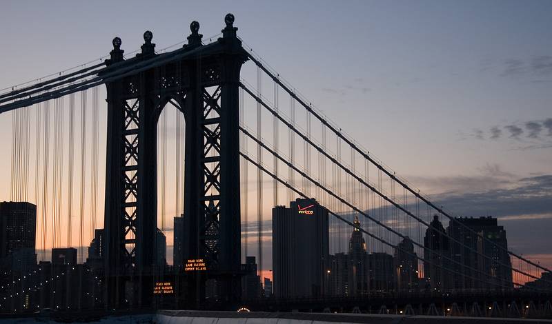 October 18, 2008 - Julian and Gisela's wedding, Brooklyn, New York.<br />Manhattan Bridge.