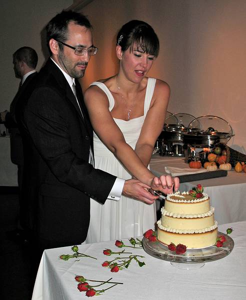 October 18, 2008 - Julian and Gisela's wedding, Brooklyn, New York.<br />Julian and Gisela cutting the New York style cheesecake.