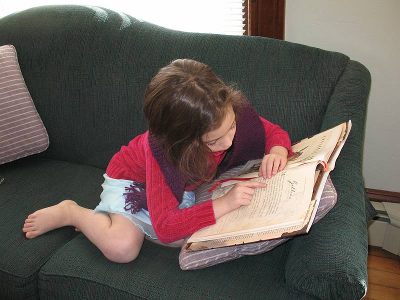Jan. 10, 2009 - Merrimac, Massachusetts.<br />Miranda studying 'Spiderwick's Field Guide'.