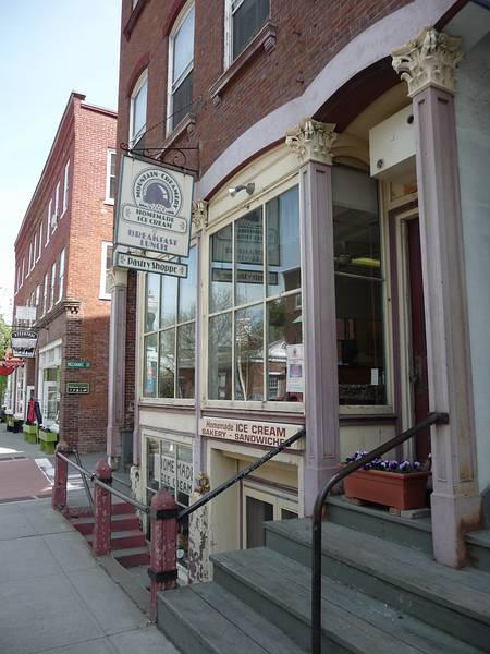 May 15, 2009 - Woodstock, Vermont.<br />Good sandwitches and ice cream here.