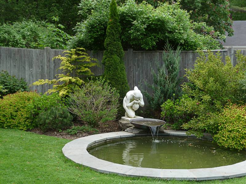 June 7, 2009 - Fuller Gardens, North Hampton, New Hampshire.