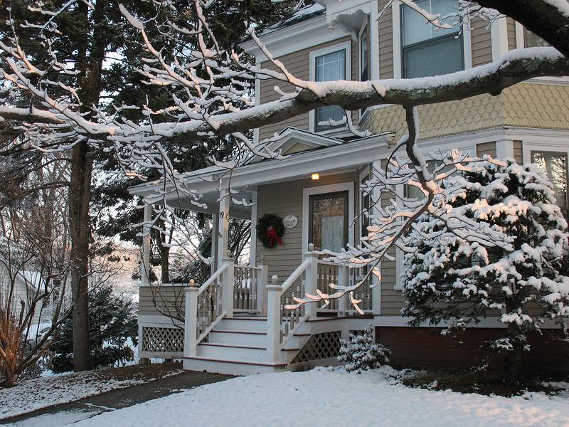 Dec. 6, 2009 - Merrimac, Massachusetts.<br />First snow of the season that accumulated (about a couple of inches).