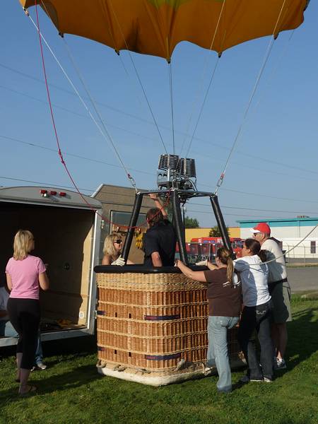 August 1, 2009 - Ballooning in Kelowna, British Columbia, Canada.<br />Balloon is ready to be boarded.